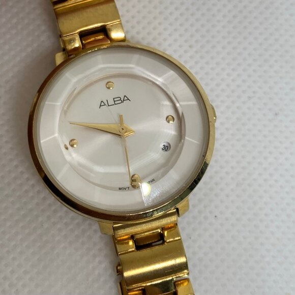 Alba gold tone women date watch 28mm analog fits a small wrist size 5” running - Picture 2 of 7